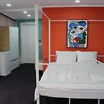 Hostel Ueskuedar *
